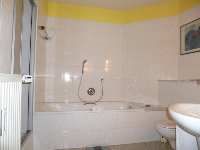 Bathroom 4, Hotel Restaurant Marbella, Minden-Lübbecke