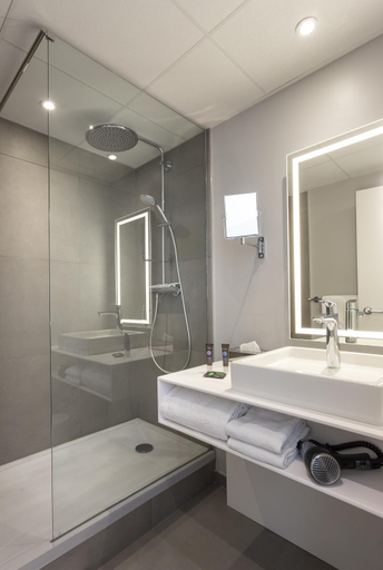 Bathroom, Novotel Annecy Centre Atria, Haute-Savoie