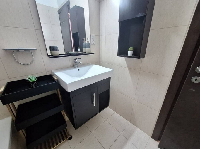 Bathroom 2, Paramount Gardens Resorts D204, Larnaca