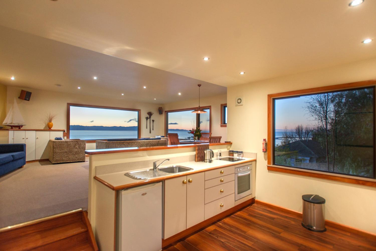 Others 5, The Wheelhouse Inn, Nelson