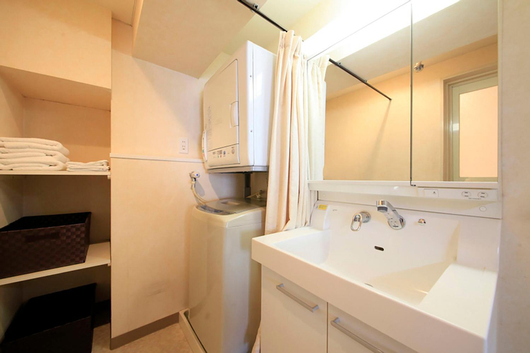 Bathroom 13