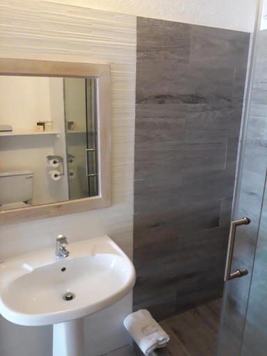 Bathroom, Tropical Sunset Beach Apartment Hotel