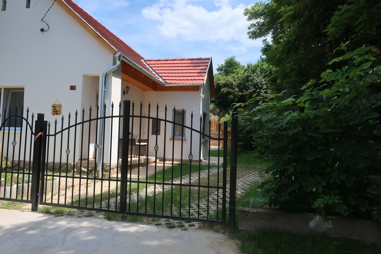 Exterior & Views 2, Müllers Wellness Ferienhaus, Dombóvár