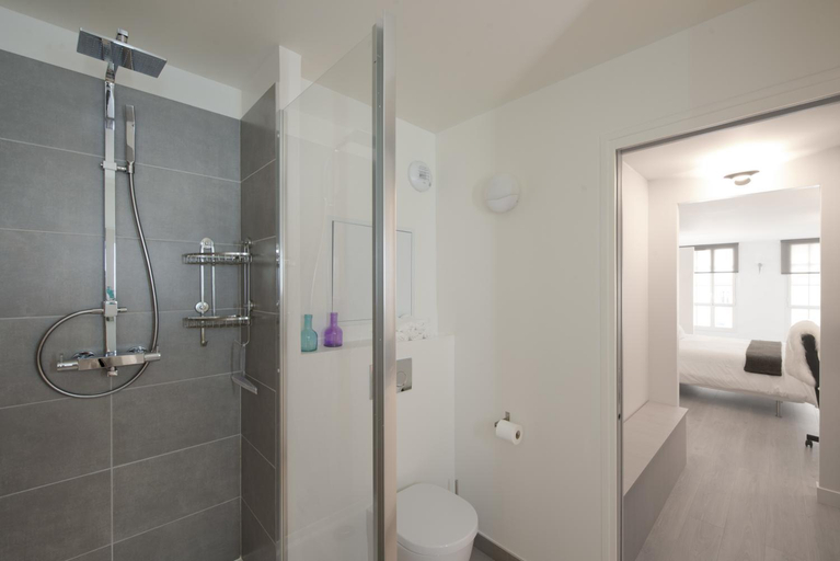 Bathroom 3, Le Logis Versaillais, Yvelines