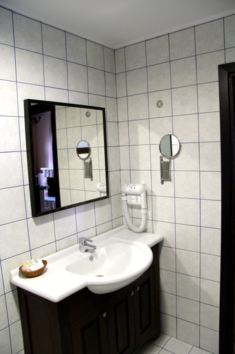 Bathroom 3, Hotel Taxiarches, Epirus