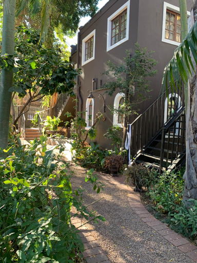 Others 4, Le Must Residence, Siyanda