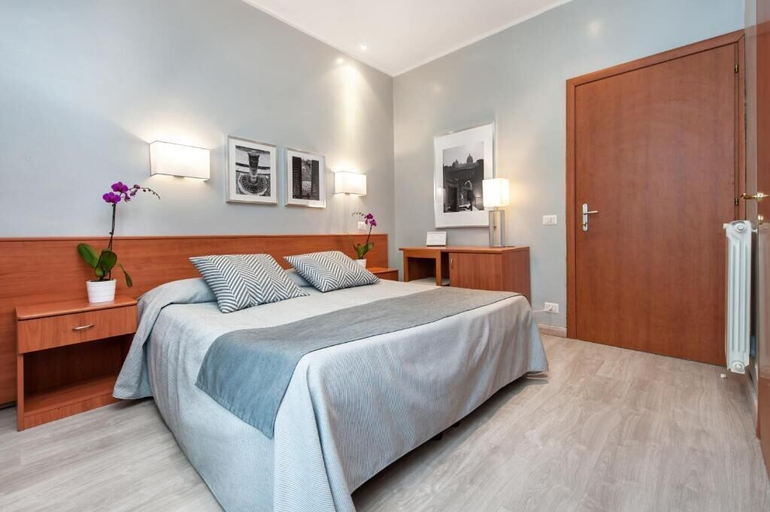 Bedroom 3, Hotel Reyes, Rome