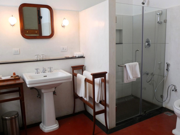 Bathroom 5, Palais De Mahe - A CGH Earth Experience, Puducherry