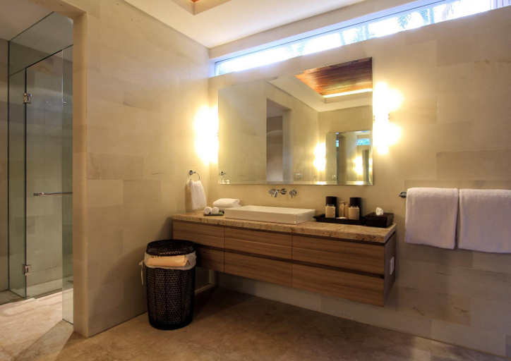 Bathroom 1, Villa Suar, Badung