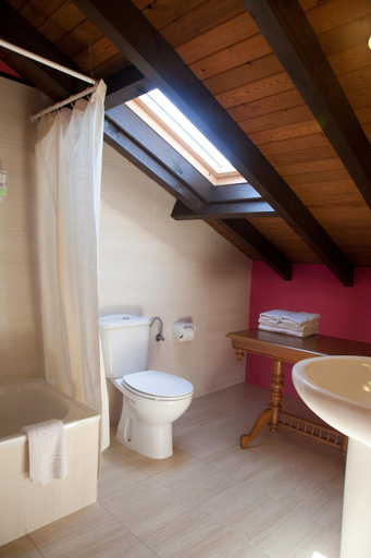 Bathroom 3, Hotel Rural Porrua, Asturias
