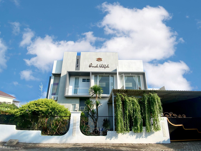Exterior & Views