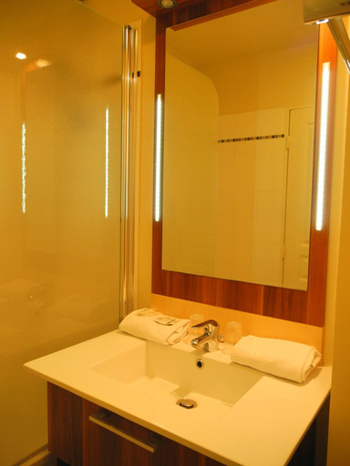 Bathroom 3, Villa Val Senart 1ere Avenue, Essonne