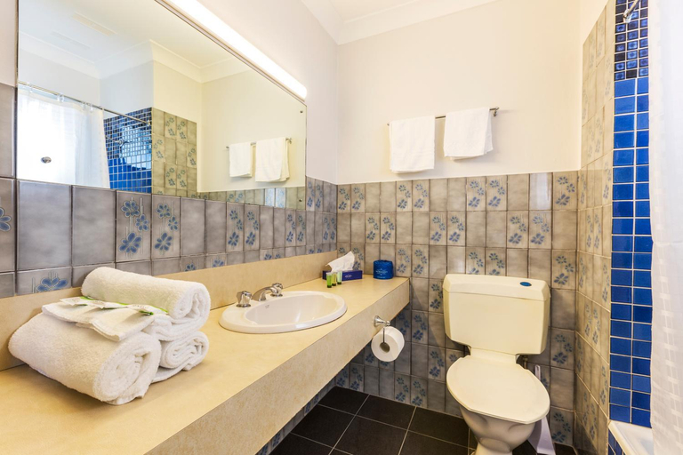 Bathroom 13