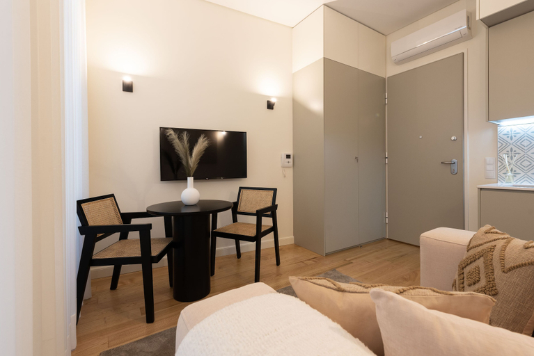Others 4, Mouzinho da Silveira 215 by LovelyStay, Porto