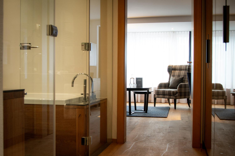 Bathroom 5, Walliserhof Grand-Hotel & Spa Relais & Chateaux, Visp