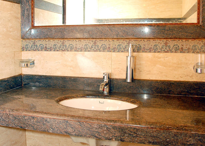 Bathroom 2, Hotel Hira Palace, Mumbai City