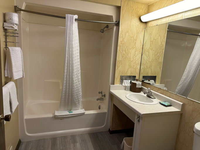 Bathroom 4, Mountain Inn, Dickinson