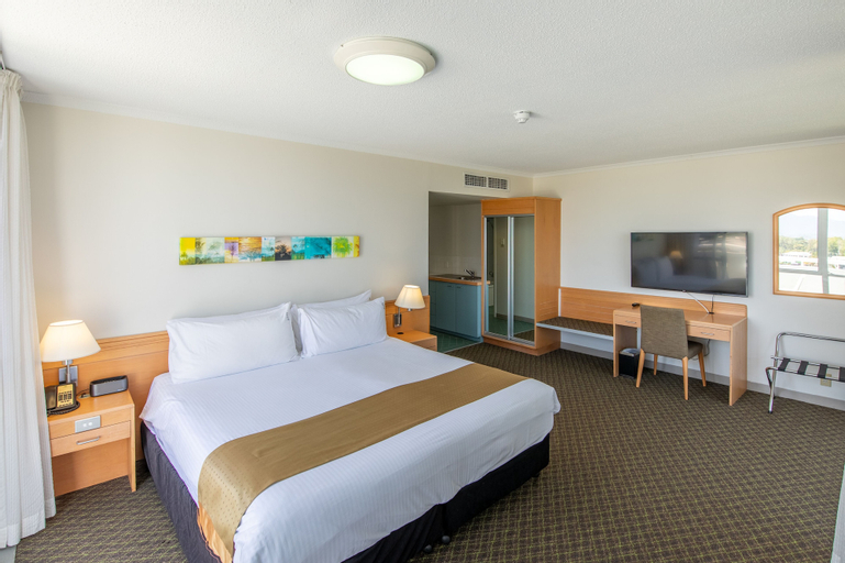 Bedroom 3, Cairns Harbourside Hotel, Cairns