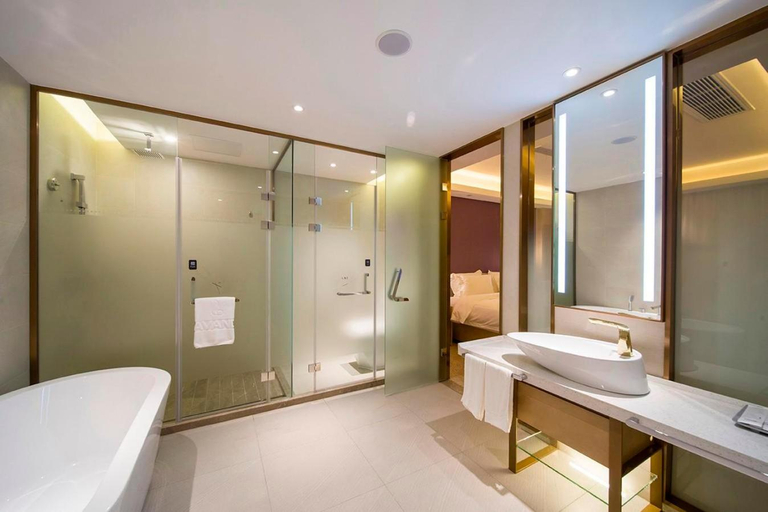 Bathroom, Lavande Hotel Yangzhou Railway Station Jiangwang RT-Mart, Yangzhou