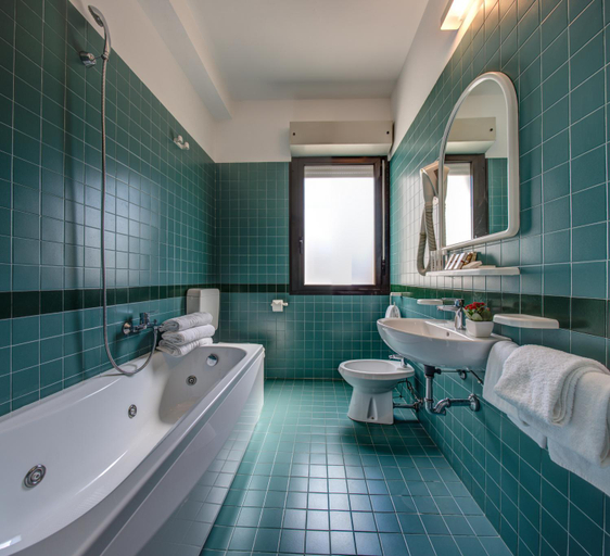 Bathroom 5, Hotel Cristallo, Rimini