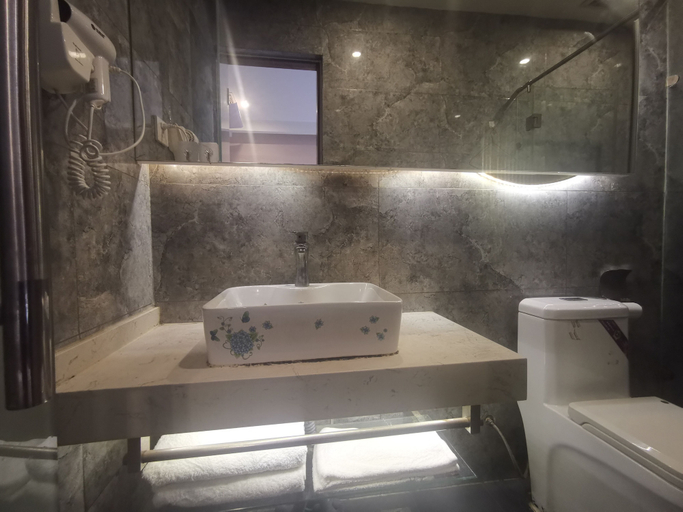 Bathroom 2, Beijing Huiqing Garden Bussiness Hotel, Beijing