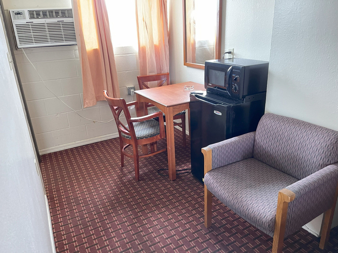 Others 4, Royal A Motel, King