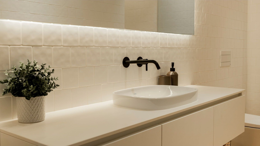 Bathroom 4, Almada 551 by LovelyStay, Porto