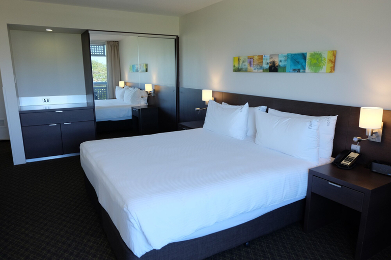 Bedroom 3, Cairns Harbourside Hotel, Cairns