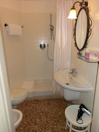 Bathroom 5, B&B Al Palazzetto, Venezia