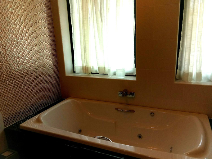 Bathroom 5, De Nara Hotel, Muang Chiang Mai