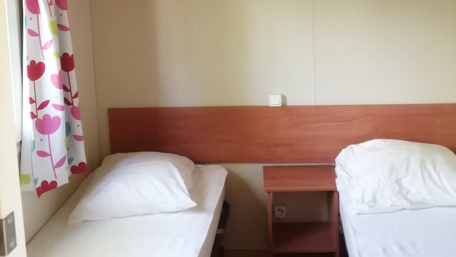 Bedroom 2, Camping la Célestine, Alpes-de-Haute-Provence