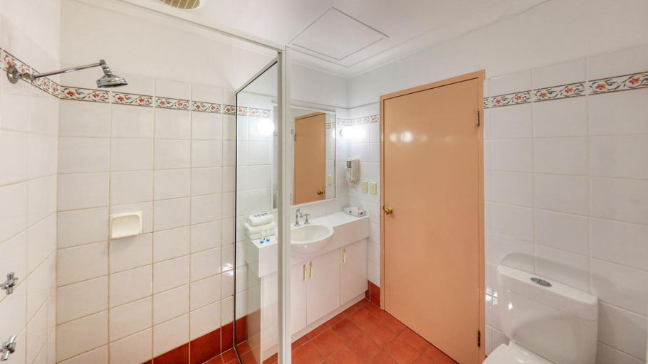 Others 4, Southern Comfort Motor Inn, Cootamundra