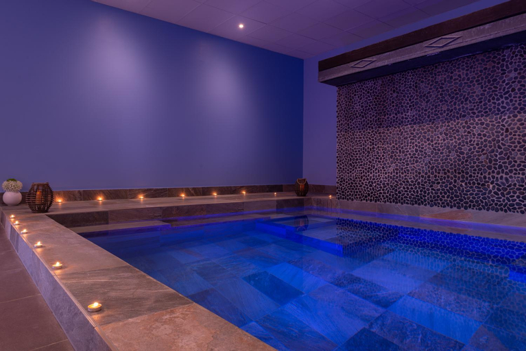 Swimming Pool 22