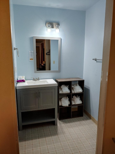 Others 5, Hillcrest Inn, Clatsop