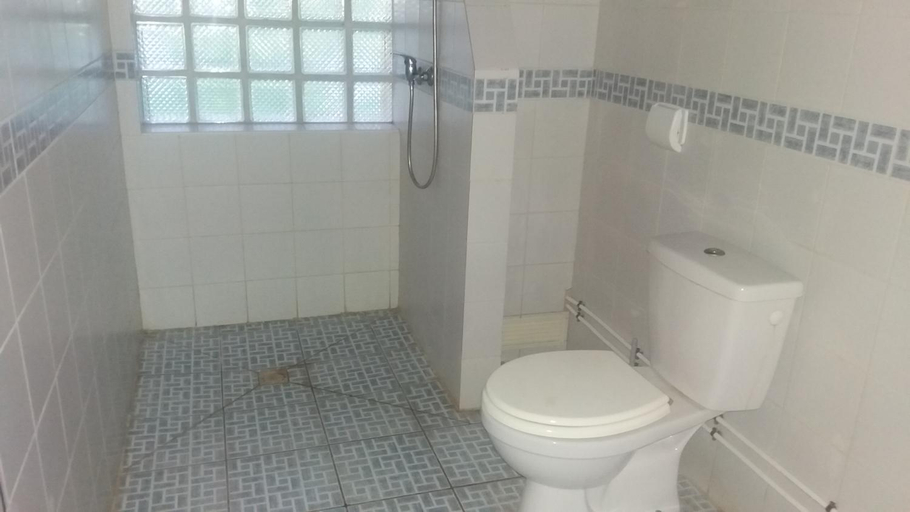 Bathroom, Residence Monique, Analanjirofo