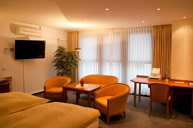 Bedroom 5, Parkhotel Goldlinde, Holzminden