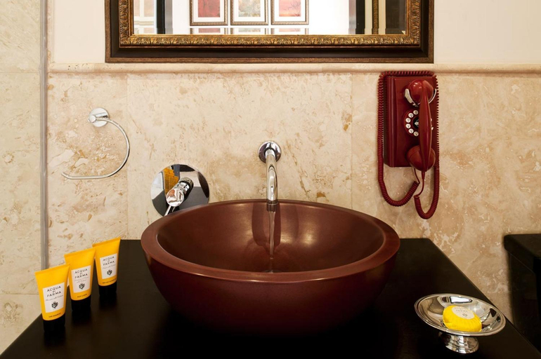 Bathroom 2, Villa Monticello, Accra