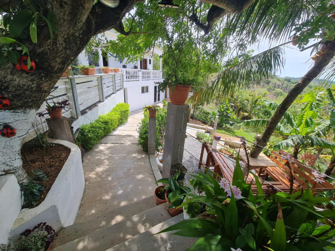 Others 5, Margarita Lodge, José Santos Guardiola
