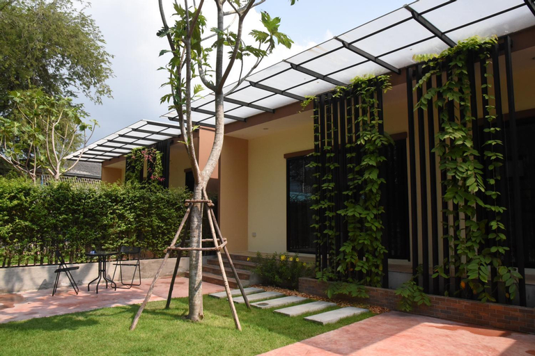 Exterior 5