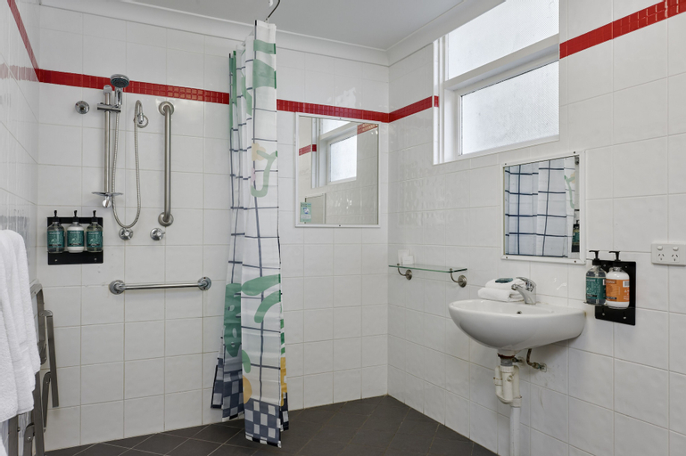 Bedroom 5, Baileys Motel, Perth