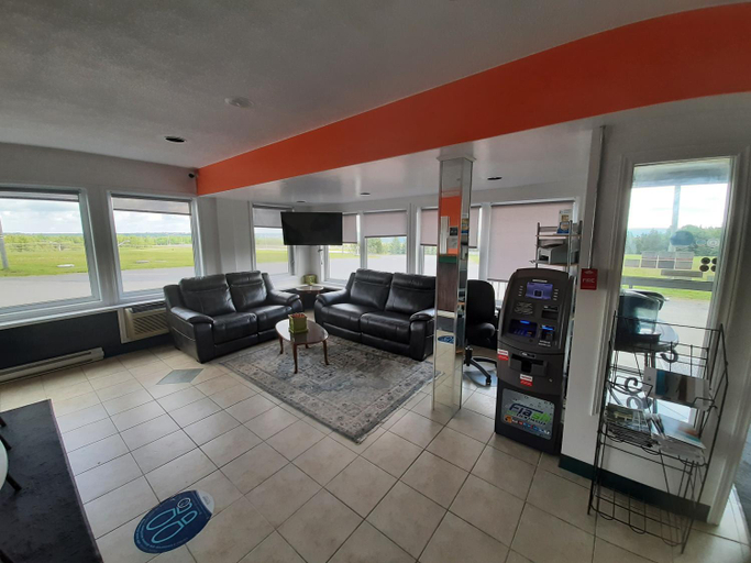 Public Area 2, Howard Johnson by Wyndham Woodstock NB, Carleton
