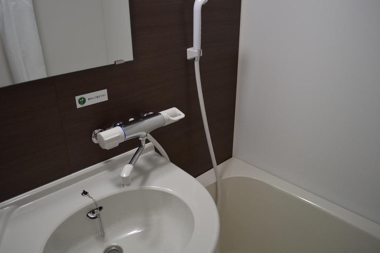 Bathroom 10