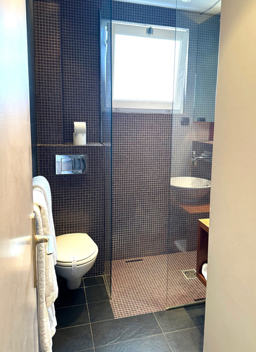 Bathroom 5, Hôtel Beauséjour Ranelagh, Paris