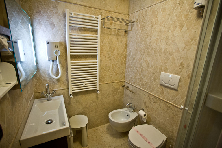 Bathroom 5, Hotel Relais dei Normanni, Foggia