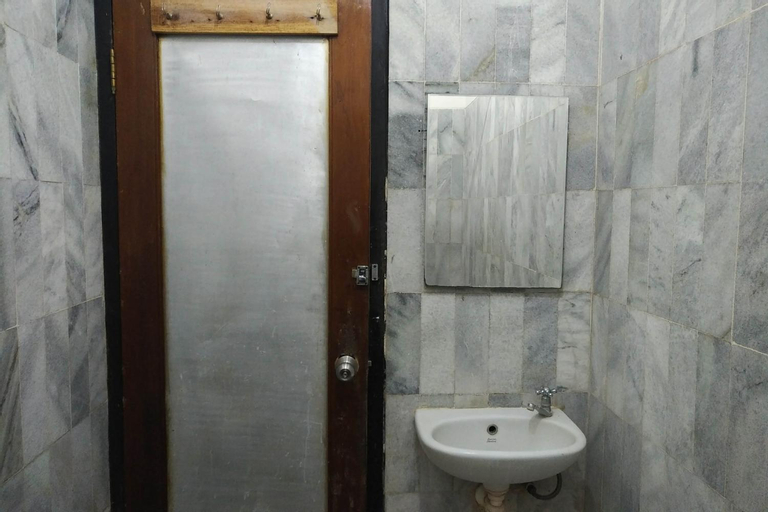 Bathroom 15