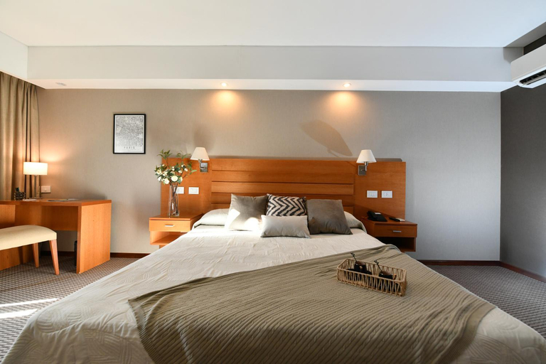 Bedroom 3, Howard Johnson Resort & Convention Center San Francisco, San Justo