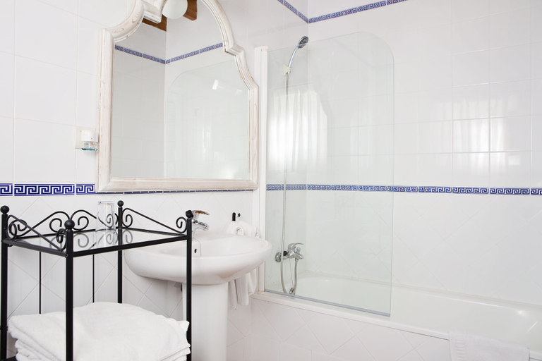 Bathroom 4, Hotel & Restaurant Cortijo del Arte, Málaga