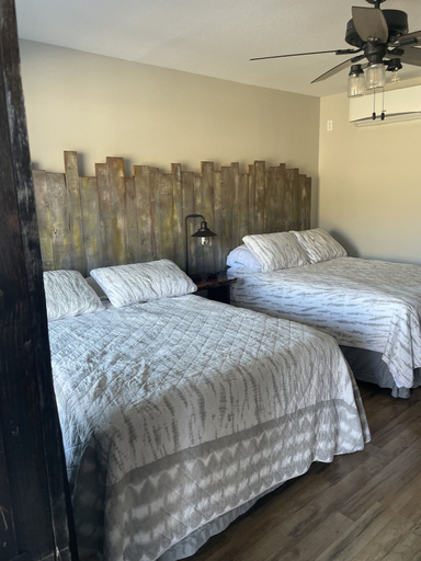 Bedroom 5, Black River Motel and Restaurant, Reynolds