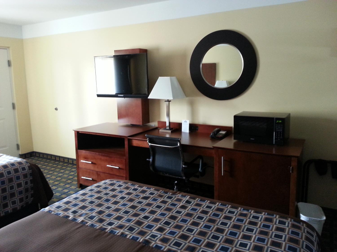 Bedroom 3, Days Inn by Wyndham Fultondale, Jefferson