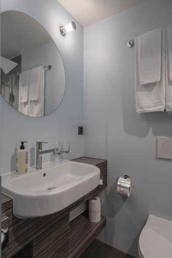 Bathroom 4